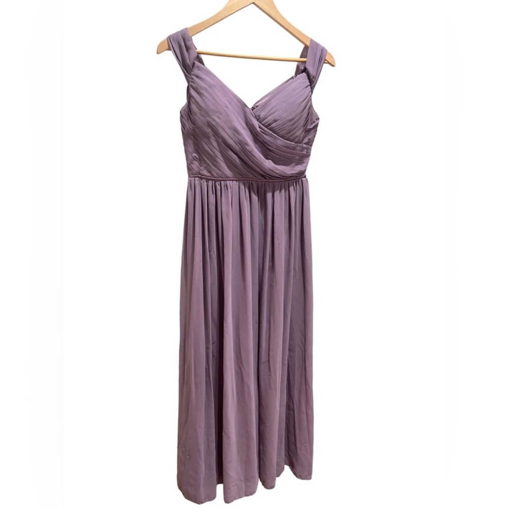 Lilac bridesmaid dress. Brand: iEFiEL Size 4. Fair condition